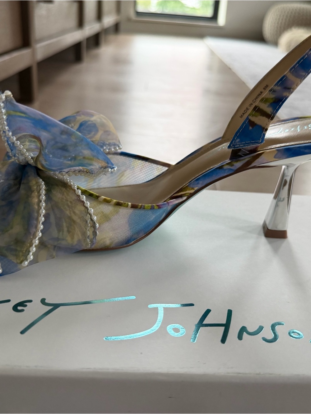 Betsey Johnson Blue Floral Bow Slingback Heels - Picture 5 of 7